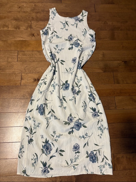 Vintage Dresses & Skirts - Vintage Sleeveless White Floral Midi Dress with Blue Rose Print